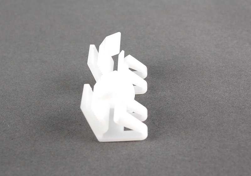Clip de sujeción OEM 51317046633 para MINI R50, R52, R53. Pieza original MINI para fijación de molduras exteriores y embellecedores. Compatible con todos los modelos indicados.