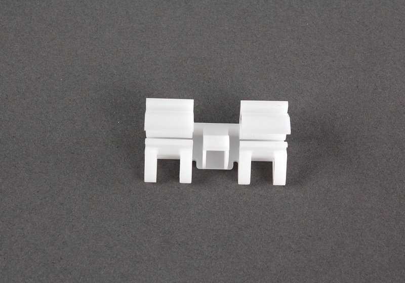 Clip de sujeción OEM 51317046633 para MINI R50, R52, R53. Pieza original MINI para fijación de molduras exteriores y embellecedores. Compatible con todos los modelos indicados.