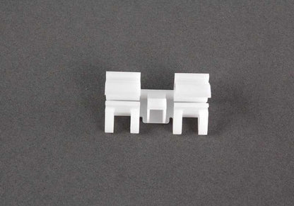 Clip de sujeción OEM 51317046633 para MINI R50, R52, R53. Pieza original MINI para fijación de molduras exteriores y embellecedores. Compatible con todos los modelos indicados.