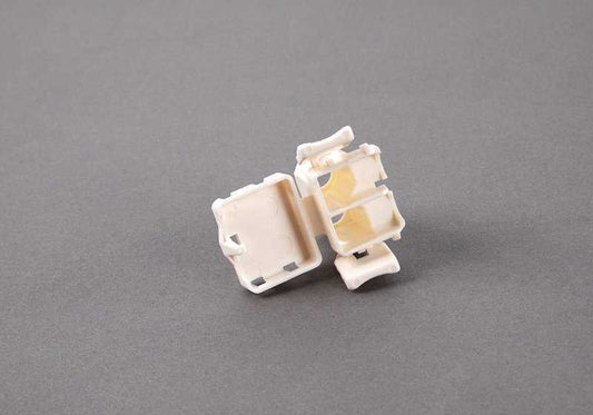 Conector eléctrico blanco OEM 61131378417 para BMW E30 {316, 316i} con motor M10. Compatible con versiones manuales y automáticas. Original BMW.
