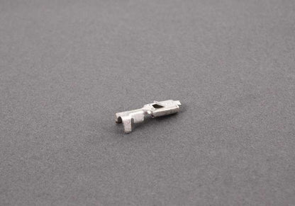 Conector plano OEM 61131269612 para BMW E21, E30, E12, E28, E24, E23. Original BMW.