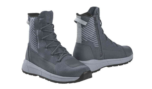 Zapatillas Sneaker KnitLite OEM 76225B3D672 para BMW Motorrad R18, R nineT, S1000XR, F900R, F900XR, G310R, G310GS y más. Calzado original BMW Motorrad, cómodo, ligero y con estilo para motorista y uso diario.
