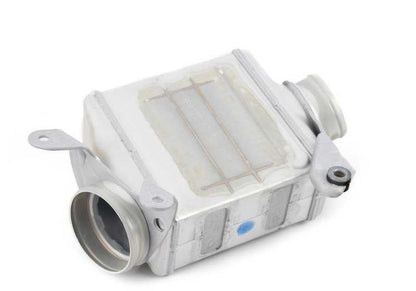 Intercooler OEM 13717575405 para BMW F07, F07N, F10, F10N, F11, F11N, F06, F06N, F12, F12N, F13, F13N, F01, F01N, F02, F02N, F04, E70N, F15, E71, E72, F16. Original BMW.