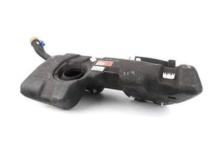 Tanque de combustível de plástico com tubo de enchimento para BMW E46, F30, F80 (OEM 16111184218). BMW original.