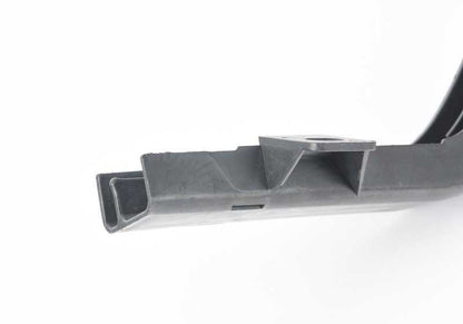 Condotto del cavo per il cavo della batteria posteriore per la BMW 3 E90 Series, E91, E92, E93 (OEM 61139124952). BMW originale.