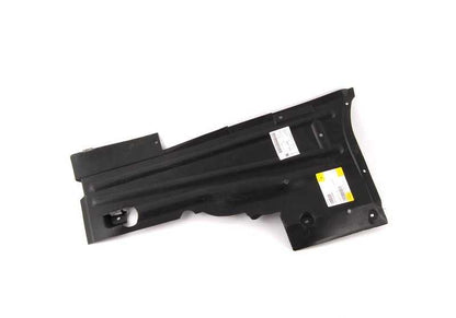 Tapa exterior izquierda OEM 51718163841 para BMW Serie 7 E38 (modelos 728i, 730i) con motor M52 y M60. Compatible con versiones manual y automática. Original BMW.