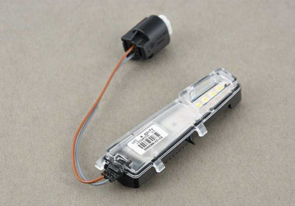Luz do espelho externo direito para BMW 5 E60 Series, E60N, E61N Series 6 E63, E63N, E64, E64N (OEM 63317354830). BMW original
