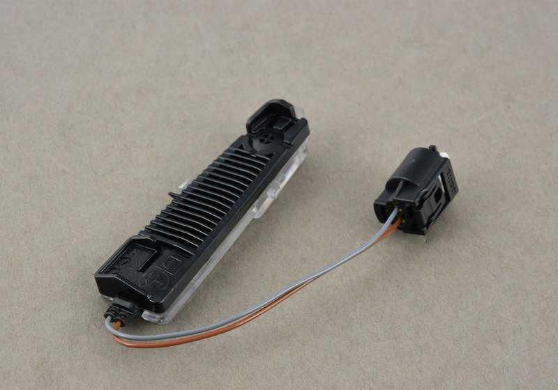 Luz do espelho externo direito para BMW 5 E60 Series, E60N, E61N Series 6 E63, E63N, E64, E64N (OEM 63317354830). BMW original