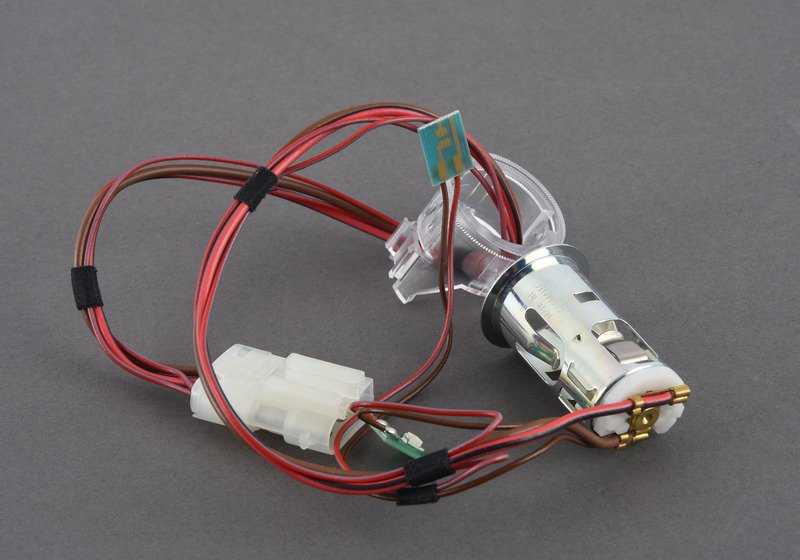 Toma de Corriente Encendedor con LED para BMW F10, F11, F18, F06, F12, F13, E70, E71, E72 (OEM 61346977675). Original BMW
