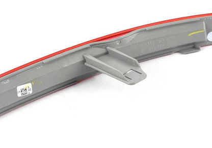 Reflector trasero izquierdo OEM 63147317253 para BMW F16 X6. Original BMW.