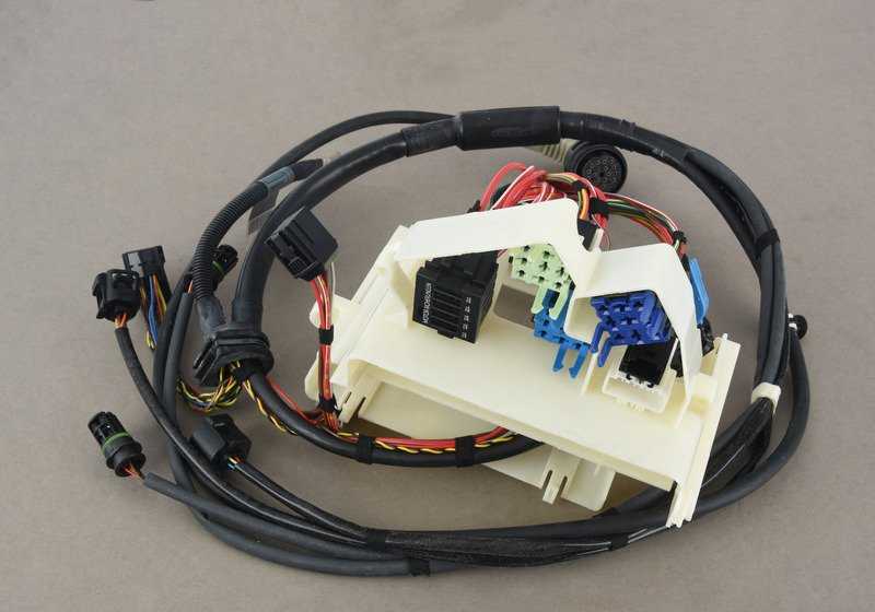 Cableado de motor y módulo de transmisión OEM 12517523229 para BMW E46. Original BMW.
