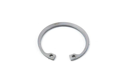 Anillo de retención OEM 07119905077 para BMW Motorrad modelos E21, E12, E24, E23. Compatible con varias piezas como carcasa generador, bomba dirección, brazo suspensión. Original BMW Motorrad.