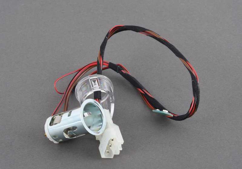 Plugue mais leve com LED para BMW F10, F11, F18, F06, F12, F13, I01, I12, I15, E70, F15, X6 (OEM 61349136468). BMW original.
