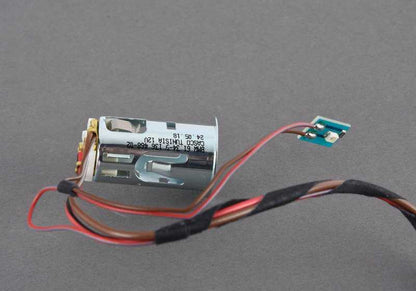 Plugue mais leve com LED para BMW F10, F11, F18, F06, F12, F13, I01, I12, I15, E70, F15, X6 (OEM 61349136468). BMW original.