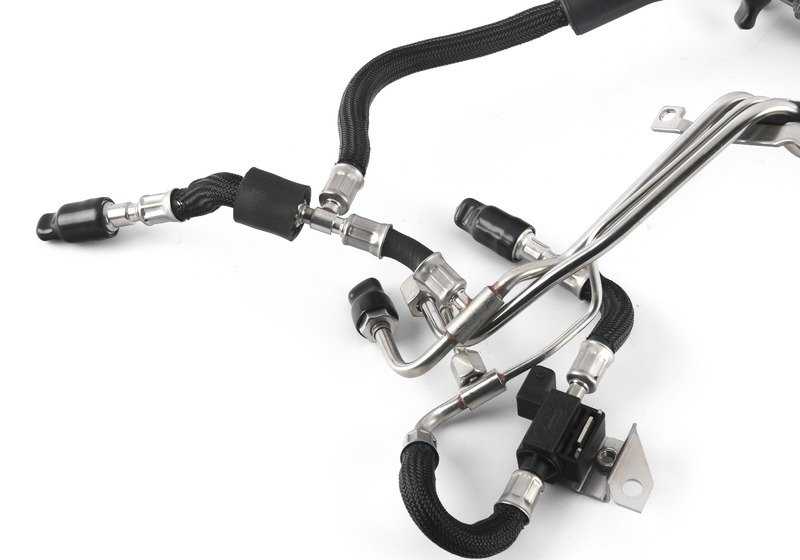 OEM -Kraftstoffrohr 13537546657 für BMW E65, E66. Original BMW.