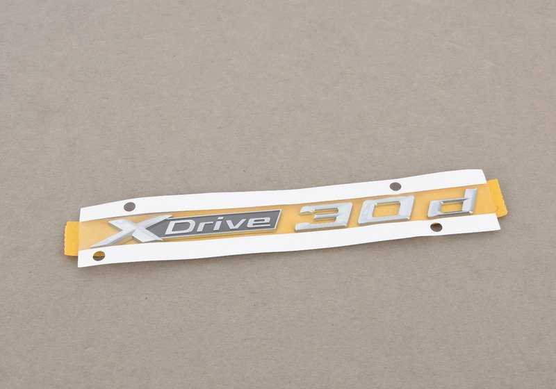 Emblema "xDrive 50i" OEM 51147345063 para BMW F15, F16. Original BMW.