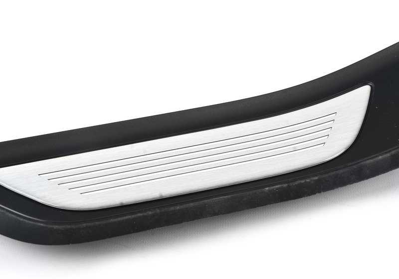 Embellecedor entrada puerta trasera izquierda iluminado OEM 51478053573 para BMW F06, F06N. Original BMW.