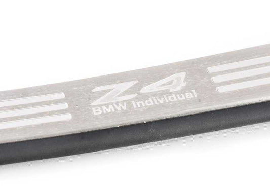 Embellecedor de entrada derecha OEM 51477896632 para BMW E85, E86. Original BMW.