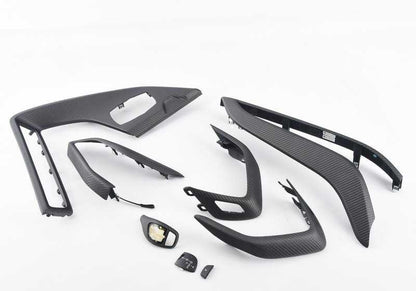 Juego molduras interiores carbono OEM 51952412960 para BMW I12 (i8 Coupé y Roadster). Compatible con todos los modelos BMW i8. Acabado en fibra de carbono original BMW.