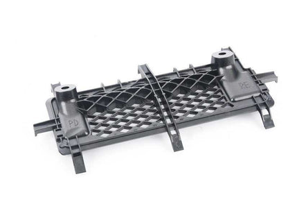 Soporte altavoz techo derecho OEM 65136951986 para BMW E91 (316d, 316i, 318d) todos los modelos compatibles. Pieza original BMW.