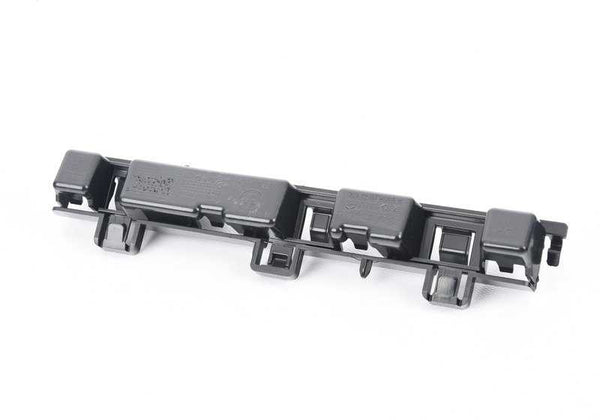 Soporte lateral derecho OEM 51777294888 para BMW F34, F34N, F32, F32N, F33, F33N, F36, F36N. Pieza original BMW. Ideal para fijación de molduras en bajos y pasos de rueda.