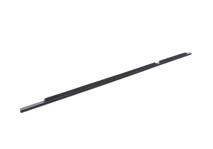 Cubierta pozo exterior derecha OEM 51348194772 para BMW Serie 3 E46 (316i, 318i, 318d, 318td) y más. Original BMW.