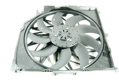 Carcasa del ventilador con ventilador para BMW X3 E83, E83N (OEM 17113442089). Original BMW.