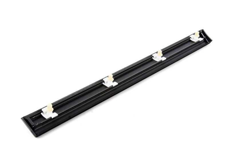 Moldura lateral trasera derecha M Technic OEM 51132264514 para BMW E36. Original BMW.