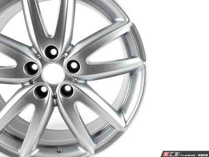 Cerchio in lega leggera 18" 8J ET57 Brightsilver (silver) OEM 36116856049 per MINI Clubman F54 (2014-2019), Clubman F54 LCI (2018-2024). Originale MINI.
