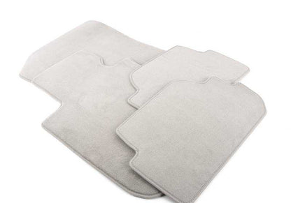 Juego de alfombrillas beige de terciopelo OEM 51477316508 para BMW E88 (Serie 1 Cabrio). Accesorio original BMW.