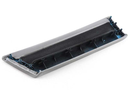 Bolsillo puerta delantera izquierda OEM 51417076793 para BMW E60, E61. Original BMW. Ideal para sustituir el compartimento de la puerta del conductor en modelos Serie 5 compatibles. Color gris.