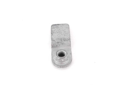 Tuerca de fijación OEM 33321091707 para BMW Serie 5 E39. Pieza original para el sistema de suspensión trasera. Ideal para mantenimiento o sustitución. Original BMW.