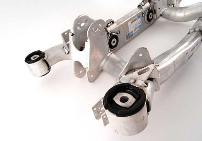 Subchasis trasero OEM 33311097248 para BMW E39. Original BMW.