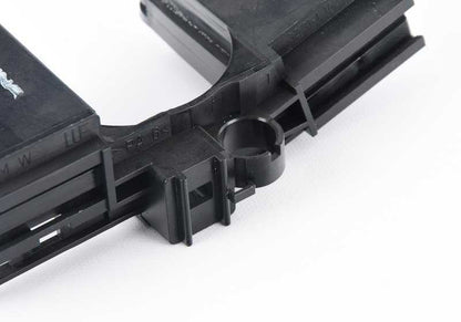 Soporte de interruptor OEM 32318025850 para BMW Z8 E52. Pieza original BMW.