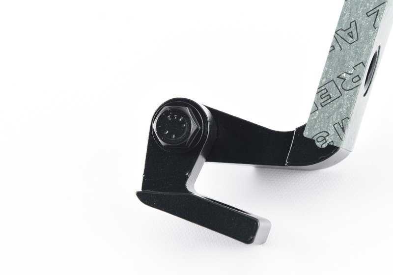 Bisagra puerta delantera inferior izquierda OEM 51817266675 para BMW i3 (I01). Original BMW.
