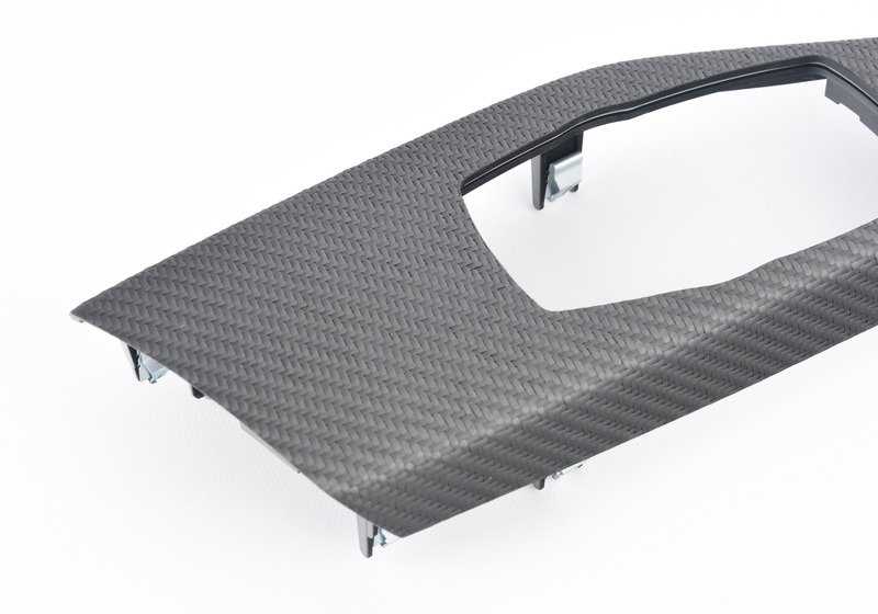 Embellecedor consola central en carbono OEM 51168065423 para BMW F22, F87, F87N. Pieza original BMW.