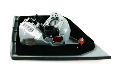 Piloto trasero izquierdo del portón OEM 63213420205 para BMW X3 E83. Original BMW.
