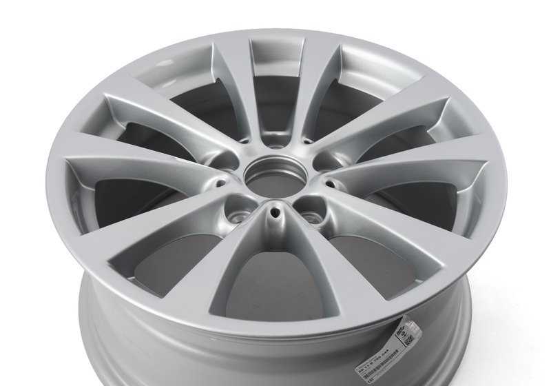 Llantas de aleación diseño V-Spoke 395 OEM 36116796244 para BMW F30, F31, F32, F33, F36. Medida 7,5x17 ET37. Acabado en plata reflex. Original BMW.