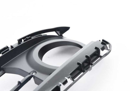 Rejilla abierta derecha OEM 51117396884 para BMW F30, F31. Original BMW.