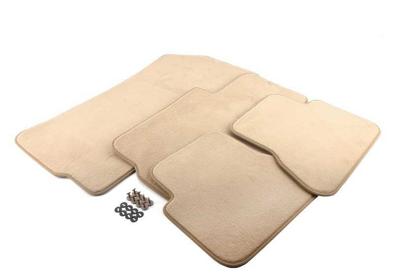 Alfombrillas de moqueta beige OEM 51477316602 para BMW E92 y E92N Coupé y M3 con xDrive. Juego completo para delante y detrás. Original BMW.