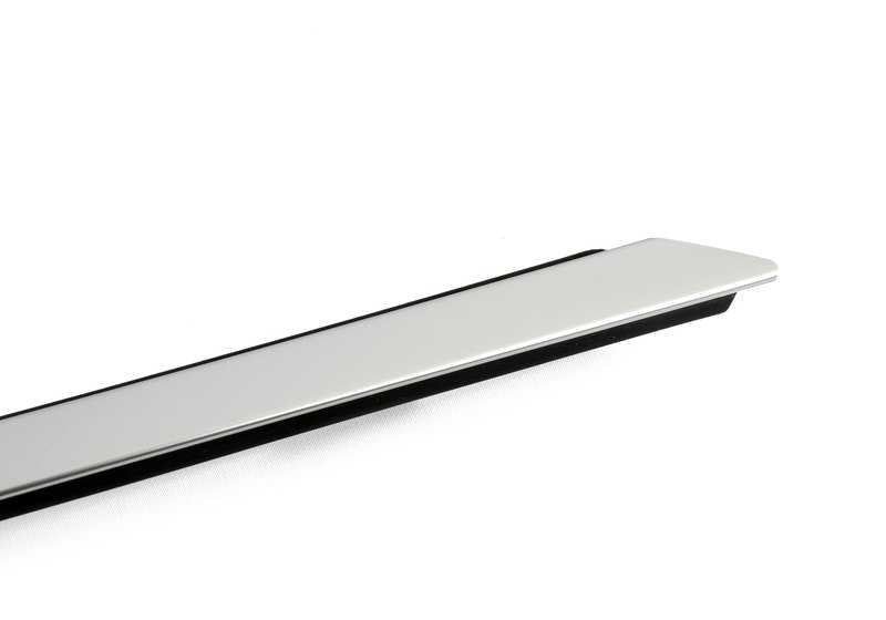 Alluminio opaco con modanatura a sinistra OEM 51357332535 ​​per BMW F36 e F36N. BMW originale BMW.