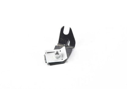 Soporte tapa aislante motor OEM 11147807251 para BMW E46, E90, E91, E92, E93, E60, E61, E63, E64, E65, E66, E83, E53, E70, E71. Original BMW.