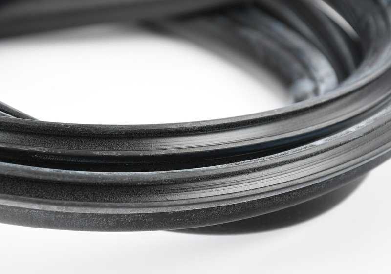 Tampa traseira da placa de borracha OEM 51767019775 para BMW F01, F01N, F02, F02N, F04. BMW original.