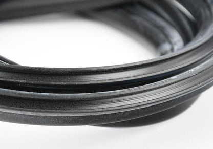 Tampa traseira da placa de borracha OEM 51767019775 para BMW F01, F01N, F02, F02N, F04. BMW original.