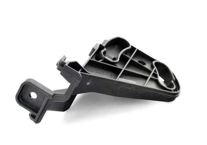 Soporte inferior izquierdo para radiador OEM 17118570832 para BMW E70, E71, F15, F16, F85, F86. Original BMW.
