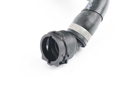 Tubo della pompa di raffreddamento OEM 17128634284 per BMW F20, F21, F22, F23, F30, F31, F34, F32, F33, F36. BMW originale.