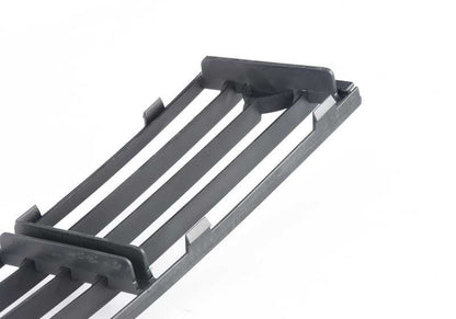 Rejilla entrada de aire central OEM 51117295264 para BMW F01, F02. Pieza original BMW.