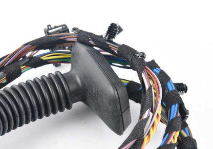 Fiação da porta traseira OEM 61126938226 para BMW 3 E90 Series, e90n, e91, e91n. Arnês elétrico BMW original. Ideal para reparar ou substituir a fiação danificada da porta traseira.