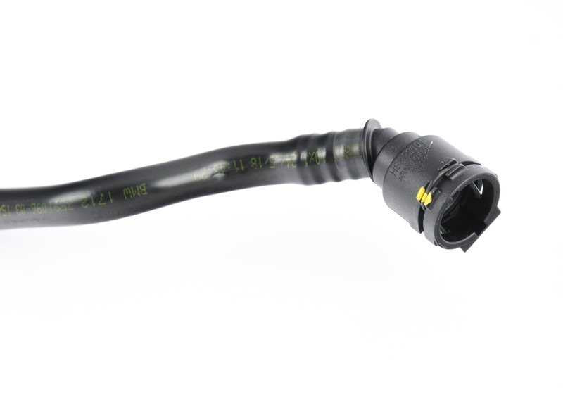 Manguito de refrigerante OEM 17127591096 para BMW F01, F02. Original BMW.