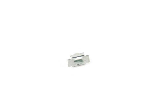 Clip sujeción salpicadero OEM 51457116152 para BMW Serie 1 E81 (modelos 116d, 116i). Compatible con varias versiones entre 2007 y 2011. Recambio original BMW.